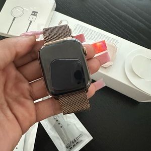 Apple Watch Series 4 Stainless Steel Gold